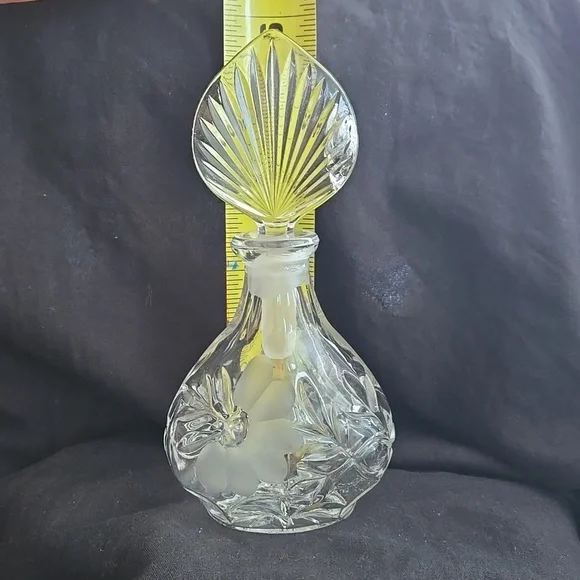 Elegant Clear Glass Perfume Bottle - Picture 2 of 4